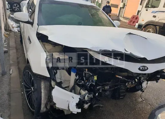 Photo 2 of 16: 2015 Kia K5, VIN KNAGM419BFA575522 — Korean insurance auction
