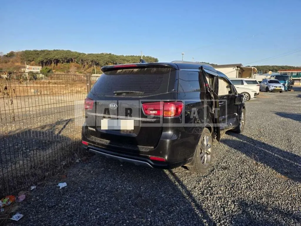 Photo 2 of 5: 2018 Kia Carnivals — Korean insurance auction