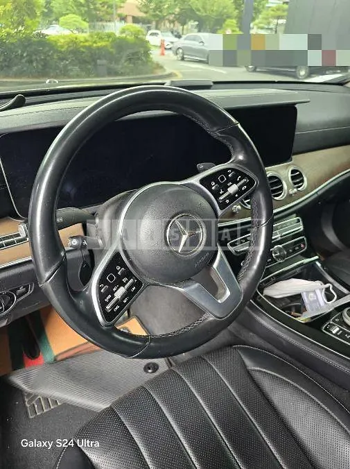 Photo 2 of 3: 2018 Mercedes-Benz E300 4Matic — Korean insurance auction