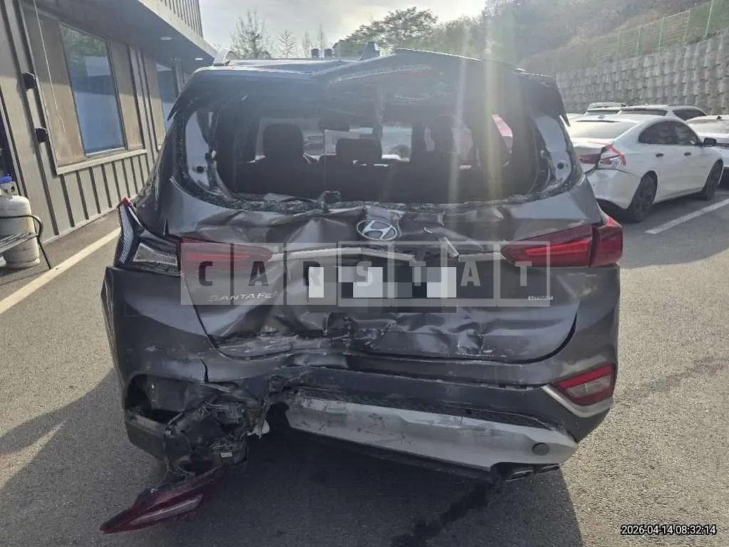 Photo 2 of 17: 2019 Hyundai Santa Fe TM 4WD — Korean insurance auction