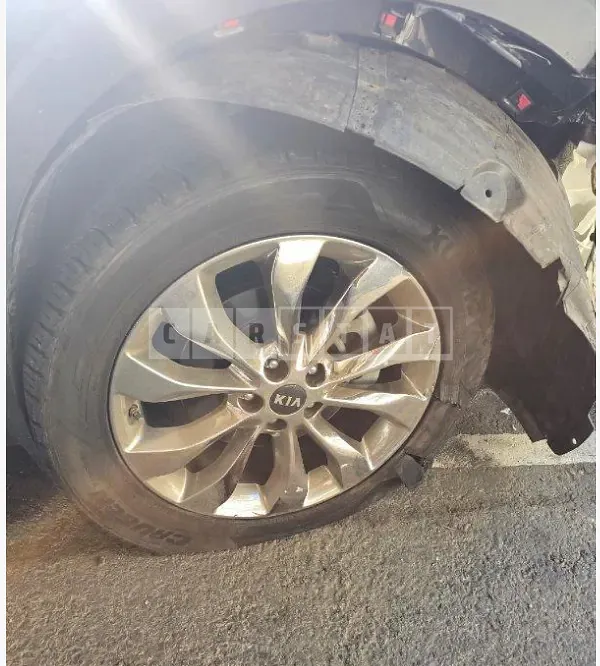 Photo 2 of 13: 2018 Kia Sorento — Korean insurance auction