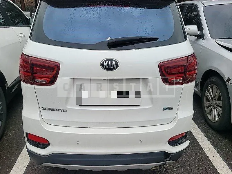 Photo 2 of 25: 2018 Kia Sorento, VIN KNAPG81BBKA497764 — Korean insurance auction