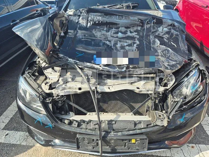 Photo 2 of 8: 2018 Mercedes-Benz E220 d 4Matic — Korean insurance auction