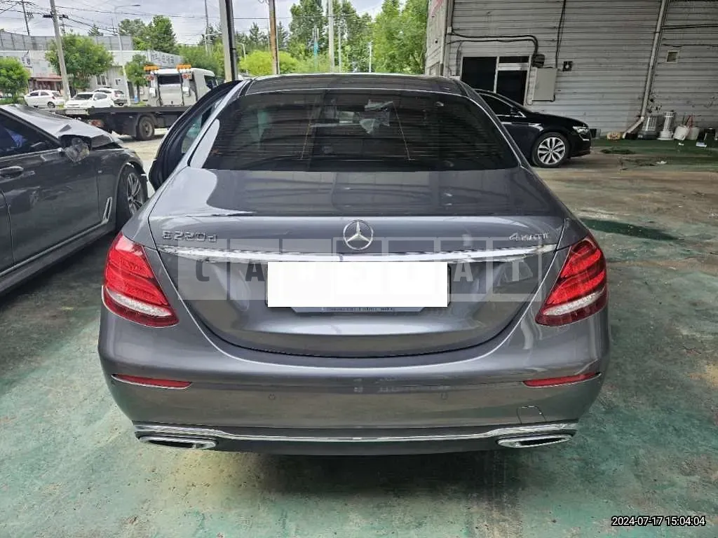 Photo 2 of 14: 2017 Mercedes-Benz E220d 4Matic — Korean insurance auction