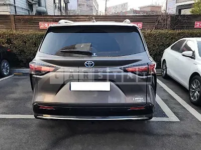 Photo 1 of 10: 2022 Toyota Sienna Hybrid 2WD, VIN 5TDGRKEC5NS102644 — Korean insurance auction