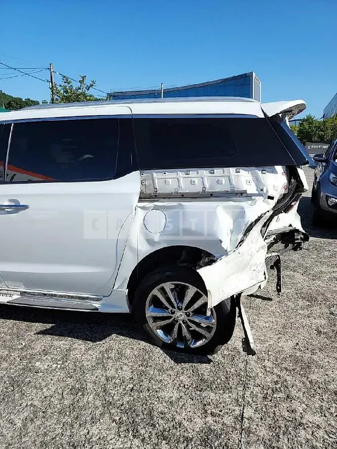 Photo 2 of 10: 2016 Kia Carnivals — Korean insurance auction