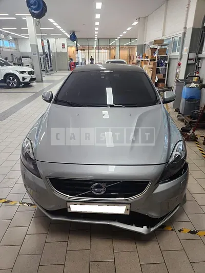 Photo 1 of 15: 2015 Volvo V40D2, VIN YV1MV845BF2235909 — Korean insurance auction