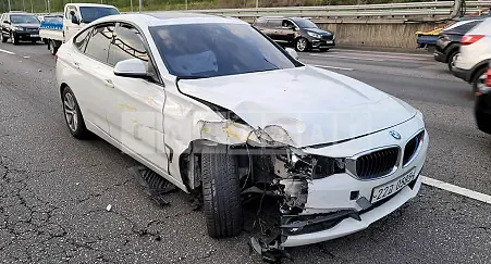 Photo 2 of 20: 2016 BMW 320d GranTurismo, VIN WBA8Y7103GG395633 — Korean insurance auction