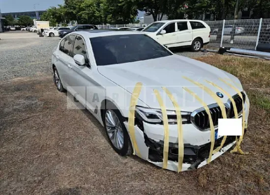 Photo 2 of 34: 2021 BMW 530e — Korean insurance auction