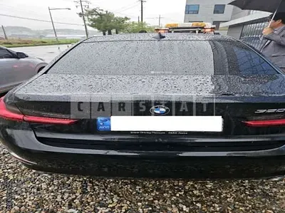 Photo 1 of 29: 2022 BMW 320i — Korean insurance auction