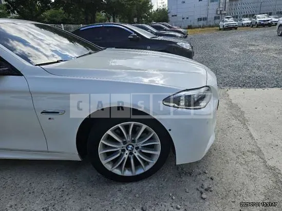 Photo 2 of 28: 2016 BMW 520d — Korean insurance auction