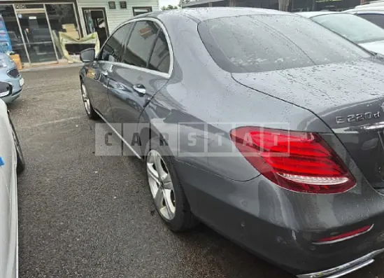 Photo 2 of 50: 2017 Mercedes-Benz E220d 4Matic — Korean insurance auction