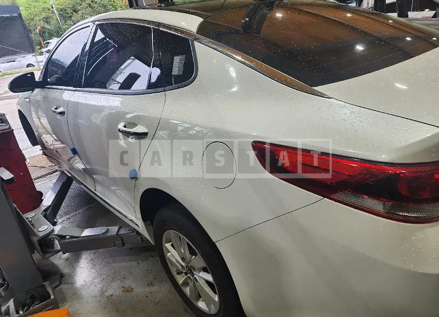 Photo 2 of 25: 2018 Kia K5, VIN KNAGT416BJA238582 — Korean insurance auction