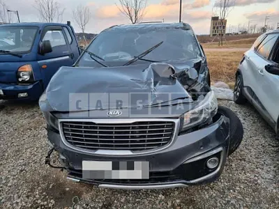 Photo 1 of 12: 2015 Kia Carnivals — Korean insurance auction