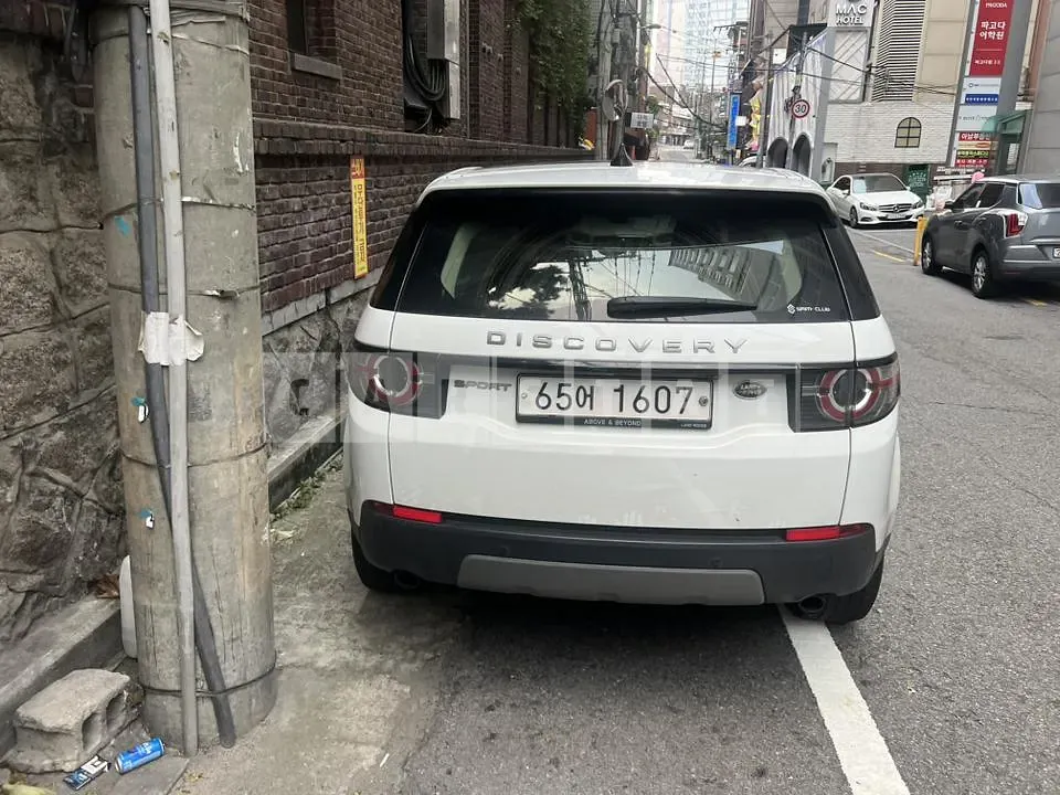 Photo 2 of 3: 2017 Land Rover Discovery Sport 2.0d, VIN SALCA2BN2JH739901 — Korean insurance auction