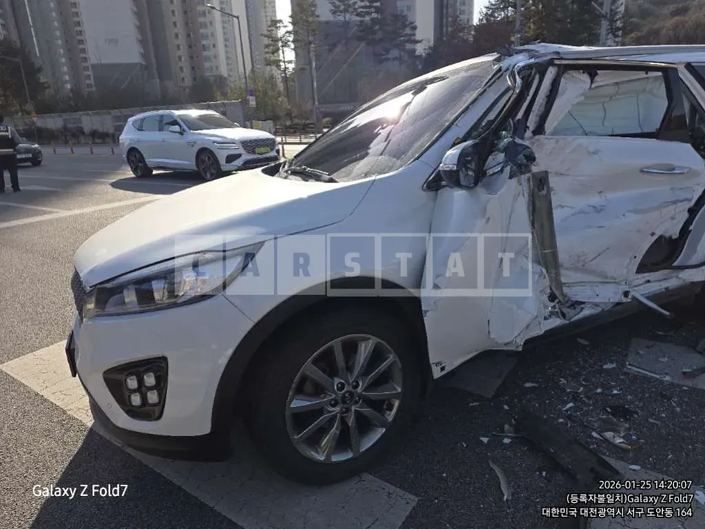 Photo 2 of 8: 2017 Kia Sorento 4WD — Korean insurance auction