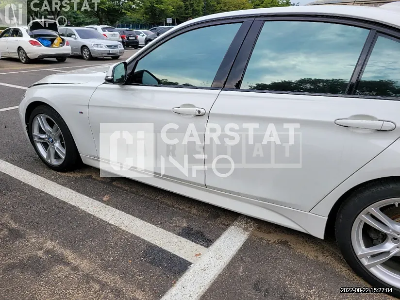 Photo 2 of 23: 2018 BMW Calm 330i — Korean insurance auction