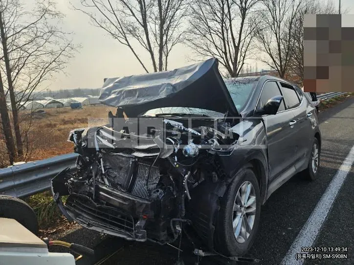 Photo 2 of 6: 2015 Hyundai Santa Fe DM 2.0, VIN KMHSU81UBGU574367 — Korean insurance auction