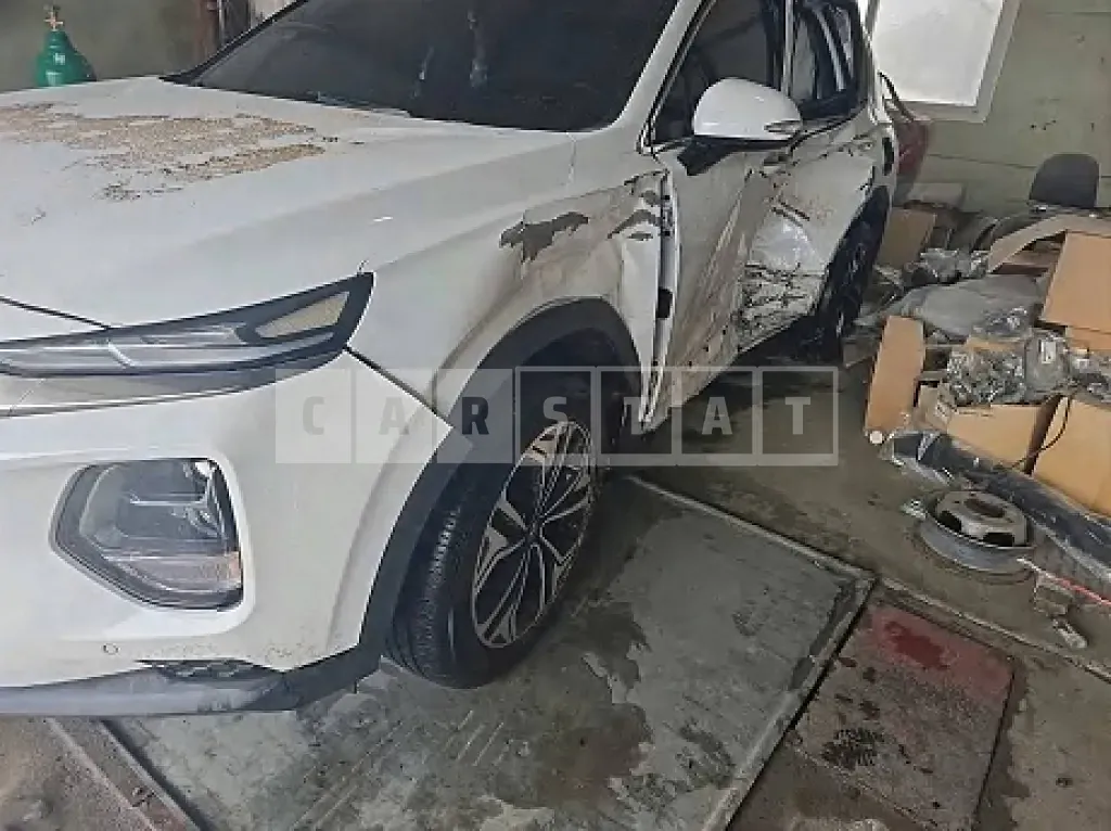 Photo 2 of 6: 2019 Hyundai Santa Fe — Korean insurance auction