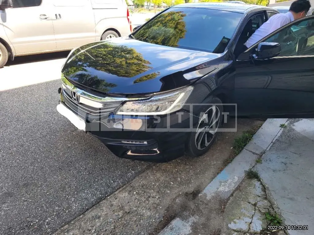 Photo 2 of 18: 2016 Honda Accord 2.4, VIN 1HGCR2680GA510393 — Korean insurance auction