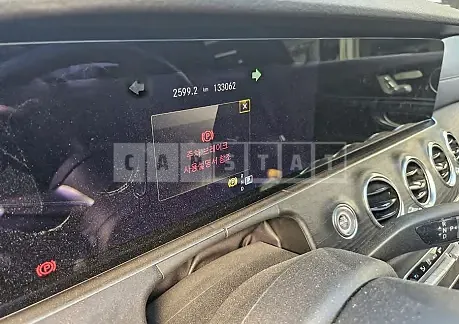 Photo 2 of 9: 2021 Mercedes-Benz E220d 4Matic — Korean insurance auction
