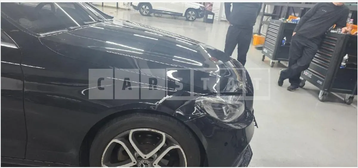 Photo 2 of 31: 2018 Mercedes-Benz C200 d — Korean insurance auction