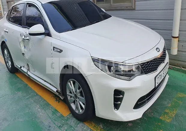 Photo 2 of 5: 2018 Kia K5, VIN KNAGS416BJA221911 — Korean insurance auction