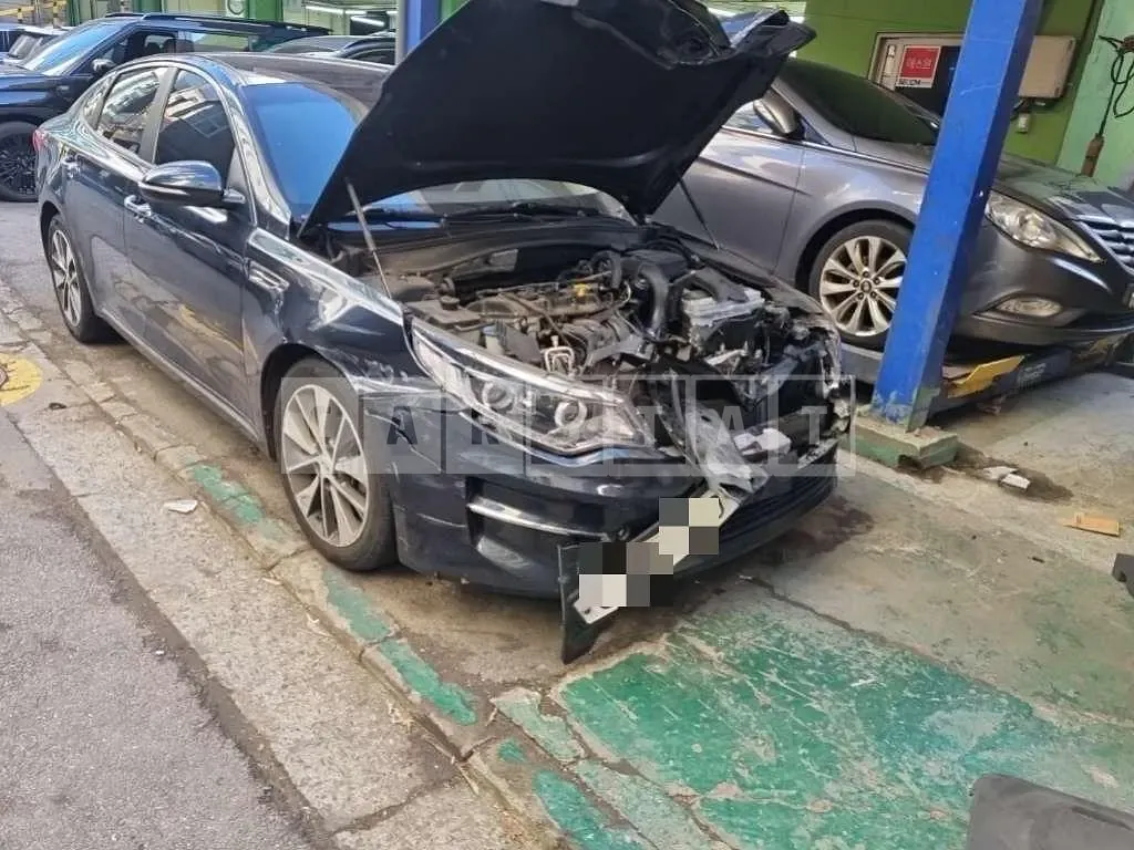 Photo 2 of 35: 2016 Kia K5 — Korean insurance auction