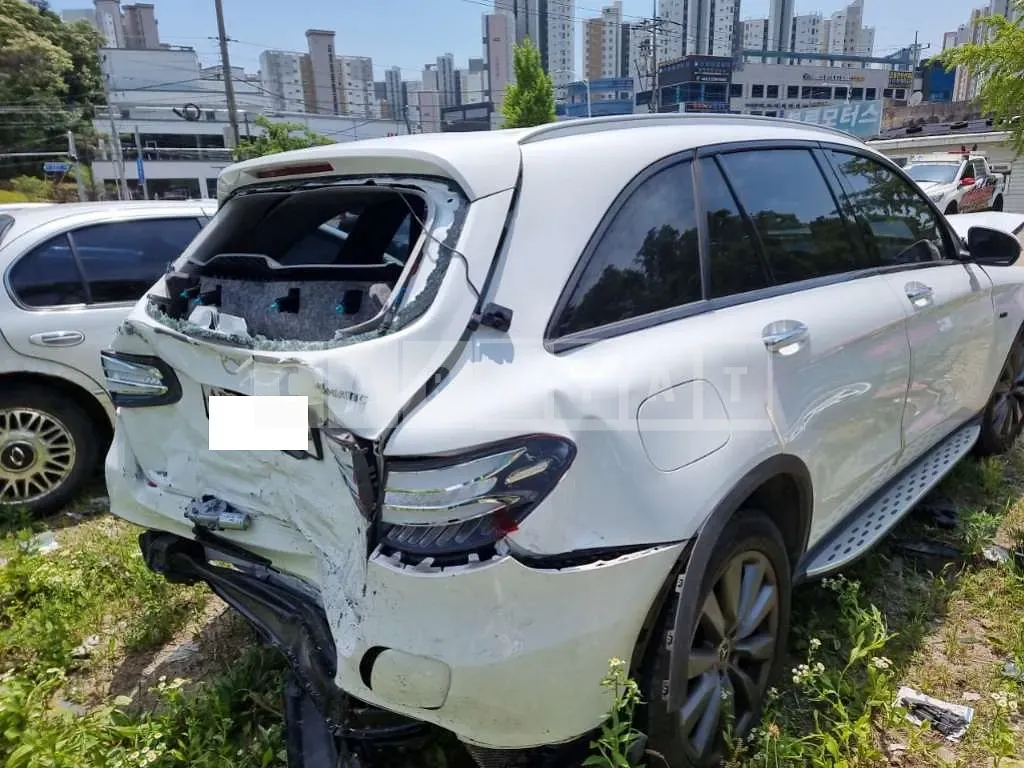 Photo 2 of 4: 2019 Mercedes-Benz GLC350 e 4Matic — Korean insurance auction