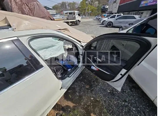 Photo 2 of 9: 2021 BMW 320d — Korean insurance auction