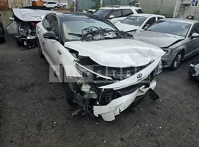 Photo 1 of 8: 2017 Kia K5 — Korean insurance auction