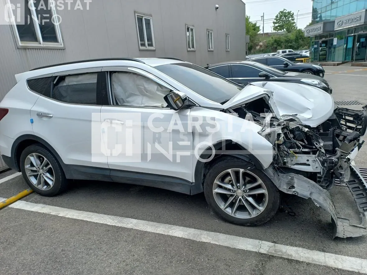 Photo 2 of 7: 2017 Hyundai Santa Fe, VIN KMHSW81UBHU754391 — Korean insurance auction