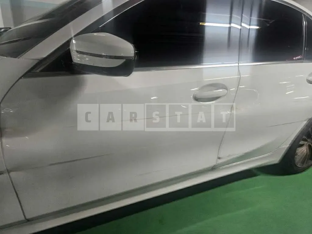 Photo 2 of 27: 2022 BMW 320i — Korean insurance auction