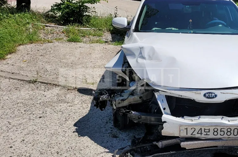 Photo 2 of 12: 2015 Kia K5, VIN KNAGN418BFA566452 — Korean insurance auction