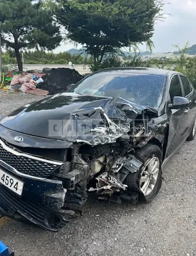 Photo 1 of 3: 2016 Kia K5, VIN KNAGT416BGA019136 — Korean insurance auction