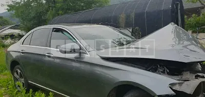 Photo 1 of 9: 2019 Mercedes-Benz E220 d, VIN WDDZF0EB5KA509987 — Korean insurance auction