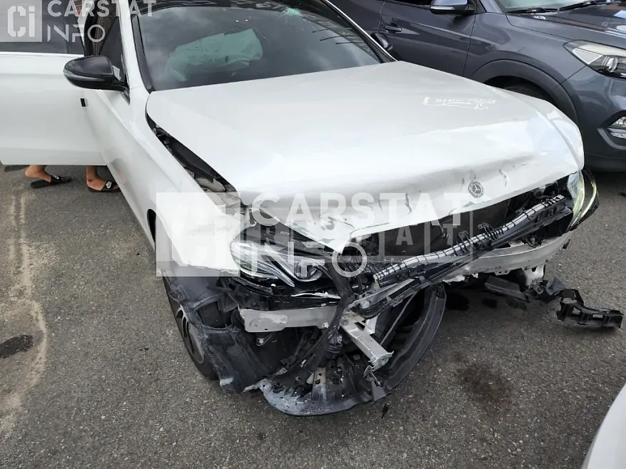 Photo 2 of 8: 2018 Mercedes-Benz E220d, VIN WDDZF0EB1JA458762 — Korean insurance auction