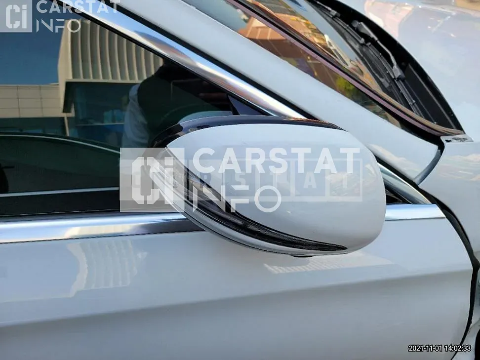 Photo 2 of 19: 2018 Mercedes-Benz E220 d, VIN WDDZF0EB6JA458773 — Korean insurance auction