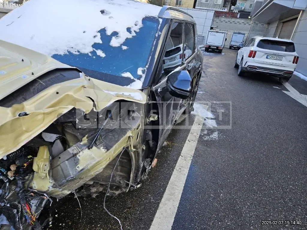 Photo 2 of 49: 2024 Kia EV6 — Korean insurance auction