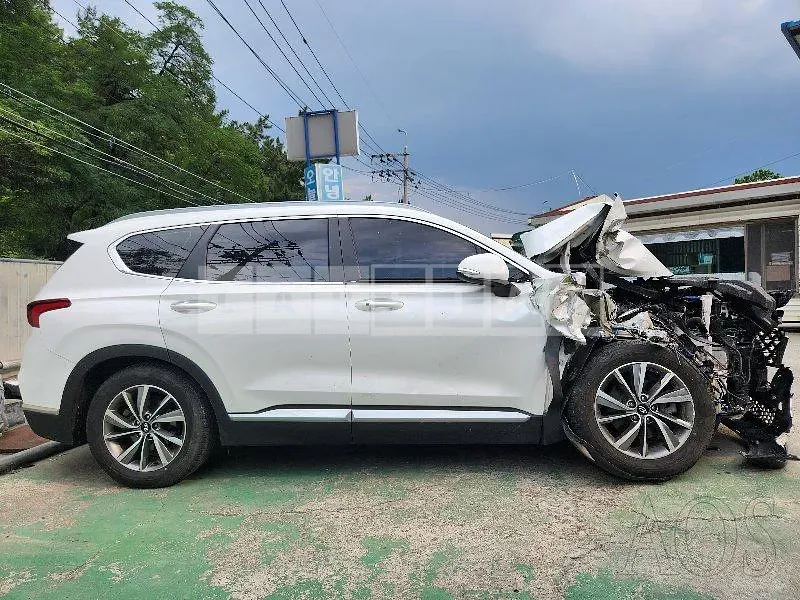 Photo 2 of 15: 2020 Hyundai Santa Fe, VIN KMHS281BBLU225236 — Korean insurance auction