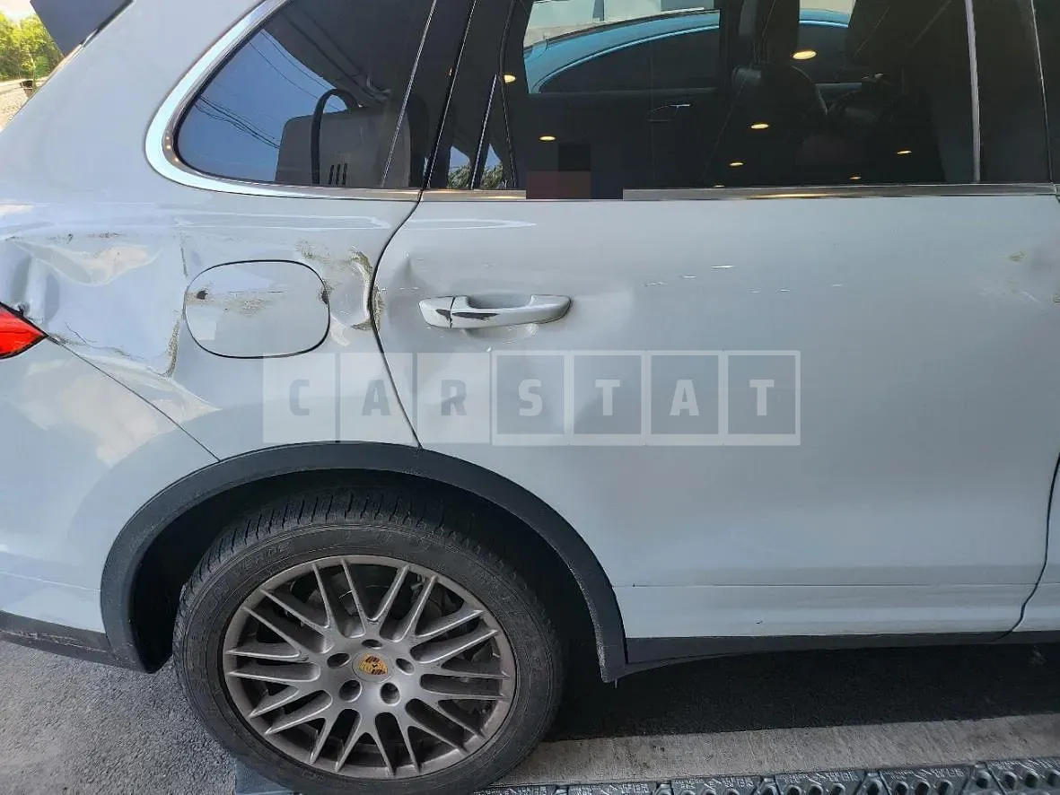 Photo 2 of 40: 2015 Porsche Cayenne S Diesel — Korean insurance auction