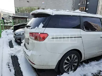 Photo 1 of 4: 2014 Kia Carnival 11 -Seater — Korean insurance auction