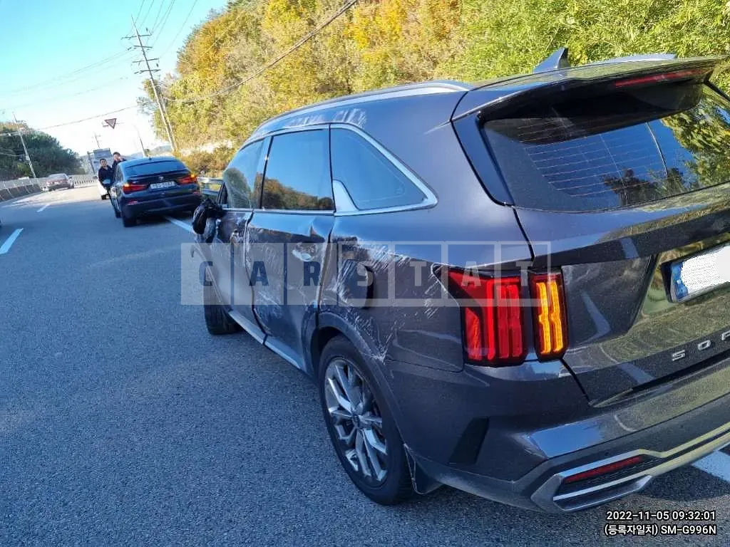 Photo 2 of 12: 2021 Kia Sorento, VIN KNARH81BGMA038506 — Korean insurance auction