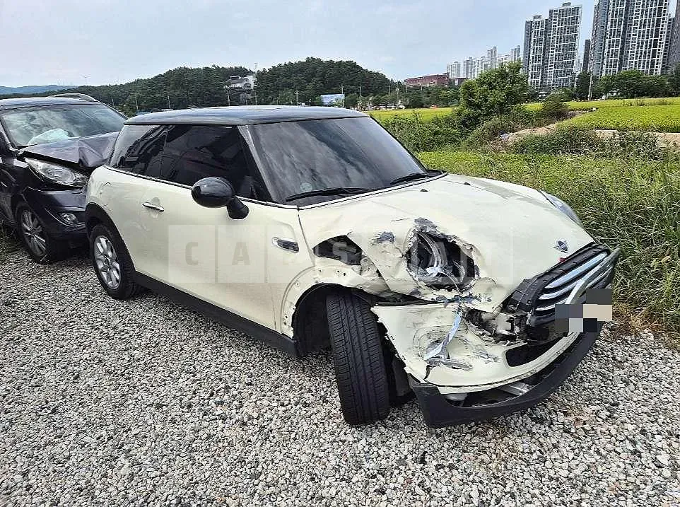 Photo 2 of 11: 2018 MINI Cooper — Korean insurance auction