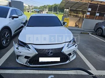 Photo 1 of 15: 2019 Lexus ES300h — Korean insurance auction