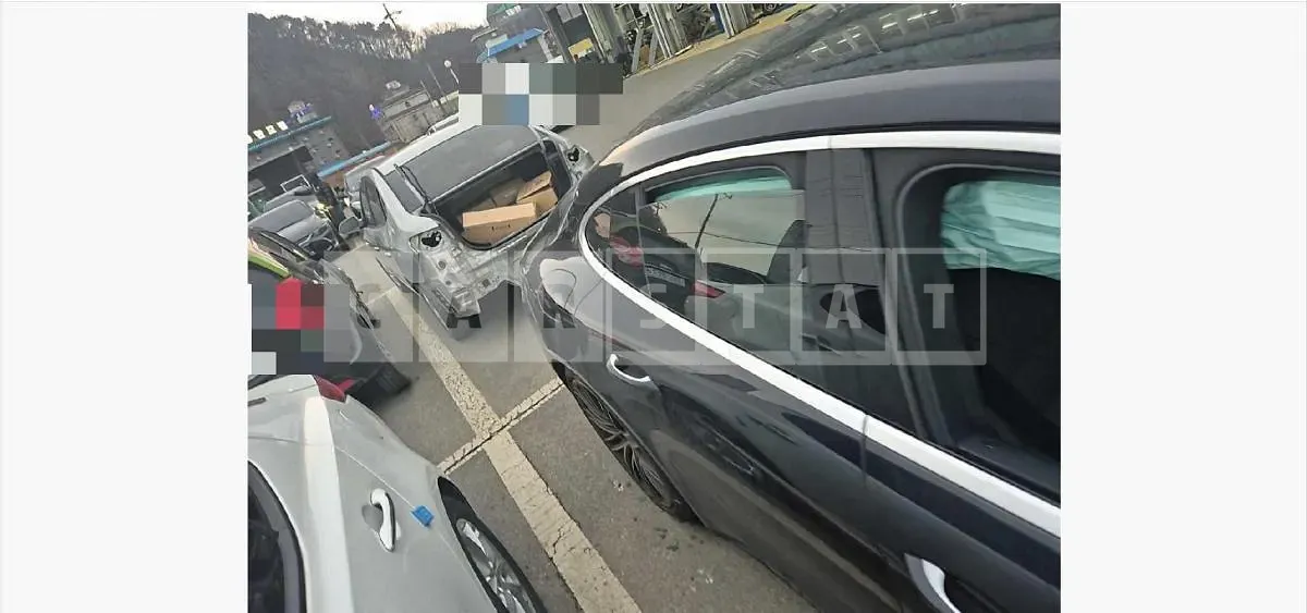 Photo 2 of 48: 2018 Porsche Panamera 4S — Korean insurance auction