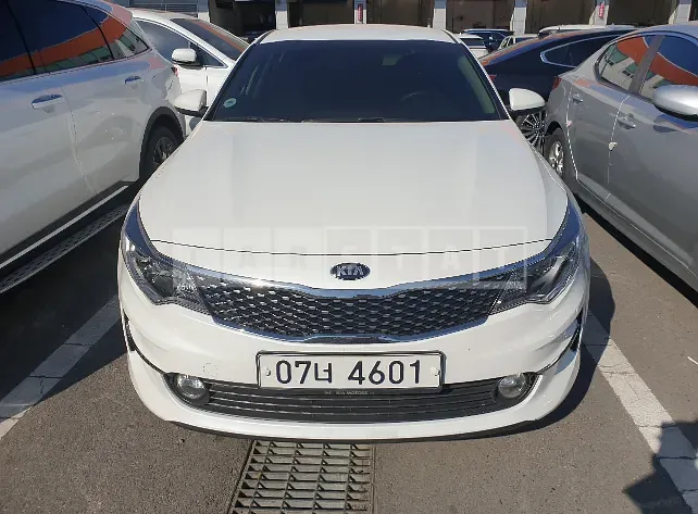 Photo 2 of 9: 2018 Kia K5, VIN KNAGT416BJA198913 — Korean insurance auction