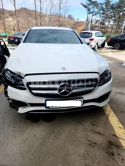 Photo 1 of 16: 2017 Mercedes-Benz E220 d 4Matic, VIN WDDZF0FB0HA226128 — Korean insurance auction