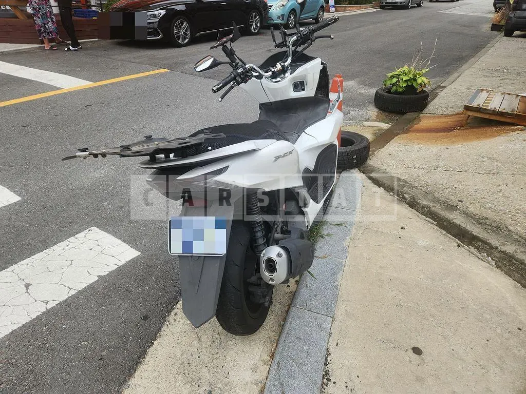 Photo 2 of 15: 2022 Honda (Two-Wheel) PCX125 — Korean insurance auction