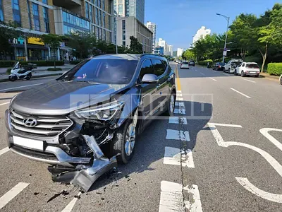 Photo 1 of 12: 2016 Hyundai Santa Fe, VIN KMHSW81UBGU666158 — Korean insurance auction